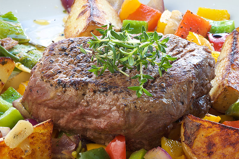 Biefstuk met ham en mosterd met ratatouille